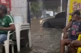 Bar do Jarbinha fica alagado em Juazeiro; moradores da rua Jobe Marques revoltados com péssimo serviço de drenagem; vídeos