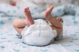 O que o primeiro cocô do bebê pode revelar sobre a saúde dele no futuro