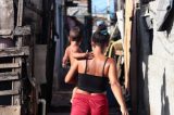 Recife tem 2º maior número de moradores de favelas em vias sem pavimentação, segundo IBGE