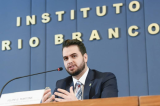 Moraes pede que ex-assessor de Bolsonaro explique uso de rede social