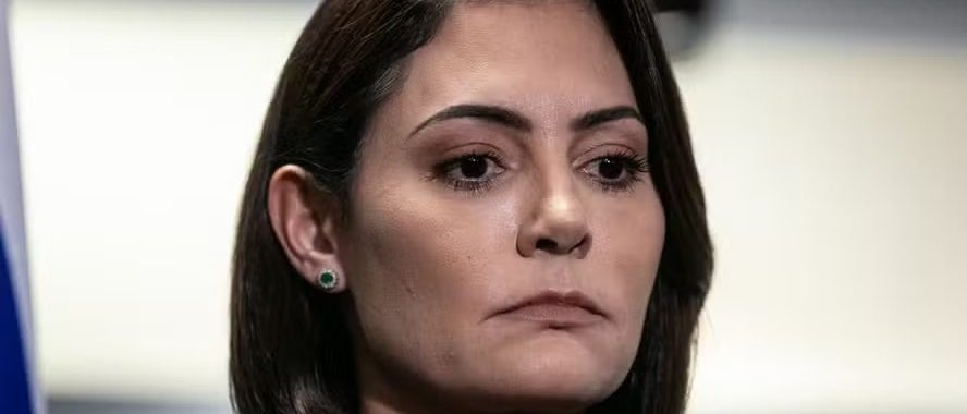 Campanha de Flávio Bolsonaro quer ‘abafar’ briga com Michelle e tentar reaproximação