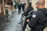 Integrantes do Comando Vermelho tentam fugir pulando telhado durante operação em Salvador e acabam presos