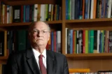 Roberto Freire aposta em Eduardo Leite como alternativa presidencial fora da polarização para 2026