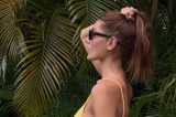 Sasha Meneghel surge fazendo topless em praia durante passeio de Natal; veja cliques