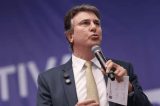 Camilo Santana assina portaria que eleva piso salarial de professores