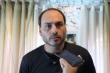 Carlos Bolsonaro acusa Michelle de receber ‘verdinhas’ para sabotar o próprio marido