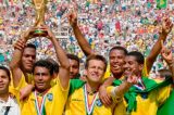 Jornal diz que lenda da Seleção Brasileira é “obcecado por sexo” e que “transa com estudantes”