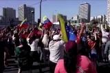 Venezuelanos vão às ruas após prisão de Maduro; manifestações reúnem apoiadores e críticos da ação militar