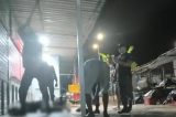 Mulher espancada por grupo no Cabo não corre risco de morte, afirma prefeitura Mulher espancada por grupo no Cabo não corre risco de morte, afirma prefeitura