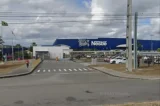 Motorista morre ao ser atropelado por carreta dentro de fábrica