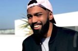 VÍDEO: Gabigol é flagrado em clube de striptease cercado de mulheres