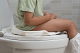 Urinar sentado: hábito simples pode trazer benefícios à saúde do homem