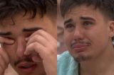 Vídeo: De ambulância e com as pernas amarradas, ex-BBB Pedro chega em clínica psiquiátrica para internação