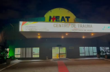 Homem reclama com traficantes que o próprio filho pegou seu carrinho de mão e bandidos espancam e atiram no rapaz