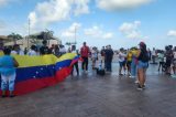 Venezuelanos no Recife comemoram prisão de Maduro e veem intervenção estrangeira como necessária