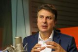 “Reforçou o foco no aprendizado”, diz Ministro da Educação sobre proibição de celulares nas escolas