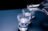 Carnaval: metanol em bebidas liga sinal de alerta nos estados