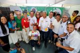 Governador visita central e reforça apoio a catadores e outras categorias que trabalham no Carnaval da Bahia