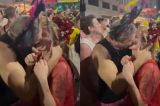 Gleisi Hoffmann e Lindbergh Farias trocam beijos durante Carnaval no Rio