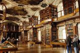 A impressionante biblioteca medieval da Abadia de St. Gallen, na Suíça