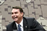 Flávio Bolsonaro celebra rebaixamento de escola que homenageou Lula