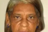 Corpo de idosa morta a facadas é encontrado em quintal de casa Corpo de idosa morta a facadas é encontrado em quintal de casa