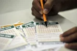 Homem aciona a Justiça e ganha parte do prêmio de R$ 206 milhões da Mega-Sena