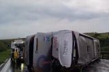 Ônibus da empresa Rota tomba e deixa 14 feridos no interior da Bahia