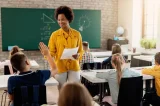 Professores passam a receber reajuste de 33% em 2026