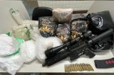 Suspeito cai em cerco da Rondesp após transitar com fuzil em rua de Salvador; saiba mais