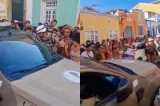 Viatura da PM interrompe desfile e recebe vaias de foliões do bloco De Hoje a Oito