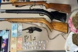 Polícia apreende armas, drogas e mais de R$ 4 mil na zona rural de Oliveira dos Brejinhos