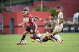 Com um a menos, Vitória vence o Jacuipense nos pênaltis e Baianão terá Ba-Vi na final