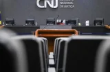 Três meses após caso do fura-fila, juiz se defende no CNJ com ataques a jornalista que noticiou fraude e não explica decisão que anulou operação Barriga de Aluguel Três meses após caso do fura-fila, juiz se defende no CNJ com ataques a jornalista que noticiou fraude e não explica decisão que anulou operação Barriga de Aluguel