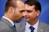 PL da Misoginia: Flávio Bolsonaro vota a favor de projeto criticado por Eduardo e direita