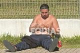 Leo Dias divulga imagem do ex-BBB Pedro no chão após pancadaria em barbearia