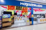 Funcionário ganha indenização de R$ 8 mil após ser obrigado a cantar hino da Magazine Luiza