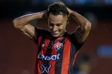 Após deixar a prisão, ex-Vitória lança ‘curso de superação’ e chama atenção nas redes