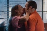 MUITA MATURIDADE! Belo e Viviane Araújo dão beijão em novela da Globo; veja cena
