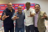 Randerson Leal e Roberto Carlos comemoram permanência de Geraldo Jr na chapa governista