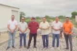 Prefeito Marcos Lobo visita obra de pavimentação na comunidade de Lagoa do Pires