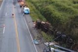 Caminhoneiro morre após carreta carregada de metal tombar no interior da Bahia