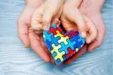 Pesquisa revela que mães são 92% dos cuidadores de autistas no Brasil
