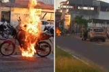Motociclista sem habilitação é parado em blitz, perde a cabeça e ateia fogo na própria moto