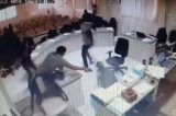 Homem que invadiu júri e atirou em réu acusado de matar seu pai é absolvido