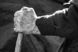 Golpe da falsa escritura cresce no Brasil e mira idosos; veja como proteger seu imóvel