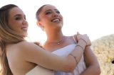Mari Fernandez revela sexo e nome do bebê com Júlia Ribeiro; veja vídeo