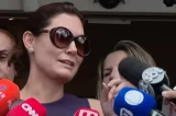 Michelle cutuca Carlos Bolsonaro novamente