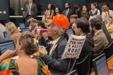 Isidório rouba a cena em comissão do fim da escala 6×1 e dispara: “Quem enche a bunda de Judas é mulambo”