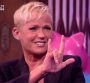 Xuxa enrolada no xale da doida
